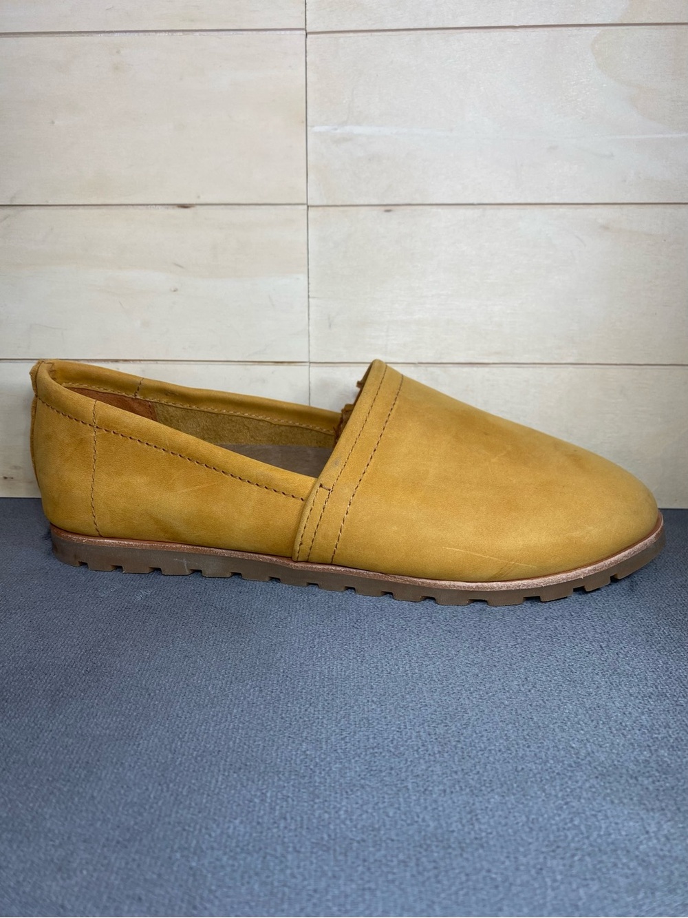 LL Bean Slip-Ons Women's Size 7.5 Shoes Mustard Yellow Brown Nubuck Leather